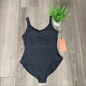 Girlfriend Collective Coco Scoop Bodysuit In Black Size Medium